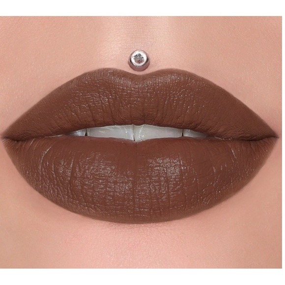 Jeffree Star Other - Jeffree Star Velvet Trap Lipstick Dominatrix